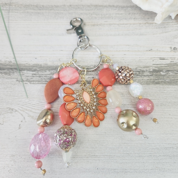 Handmade Vintage Peach/Pink Purse Charm / Keychain 🥳HOST PICK🥳 - Picture 8 of 10